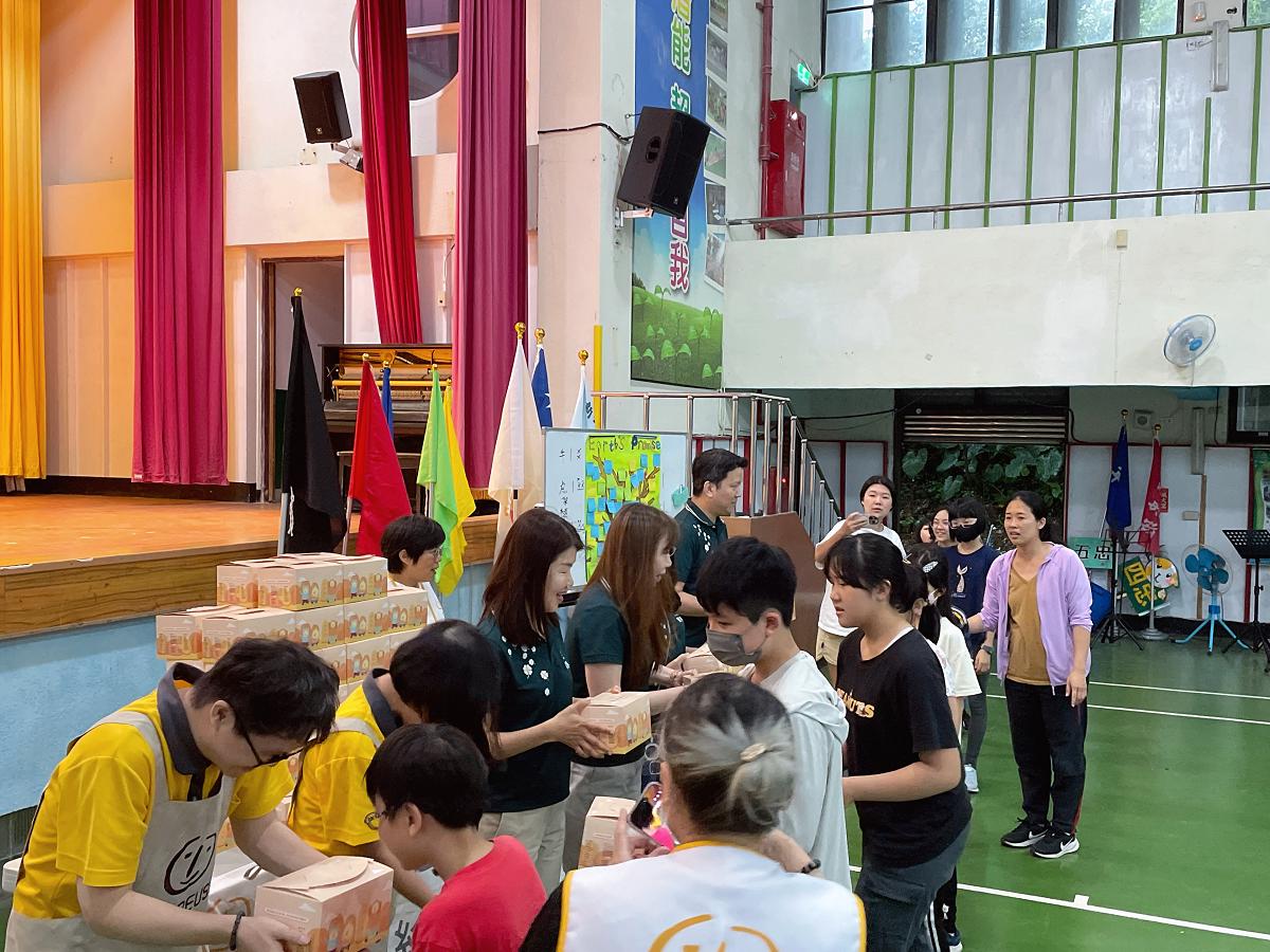 【用一份餐盒送愛偏鄉　串起善的循環】