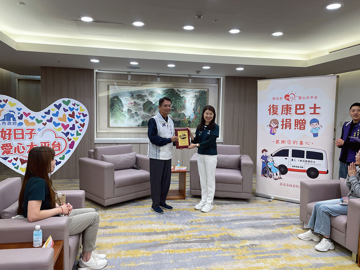 川方寶春4號復康巴士