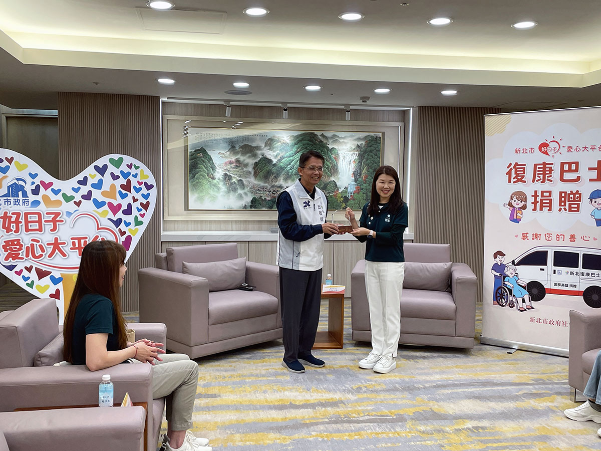 川方寶春4號復康巴士